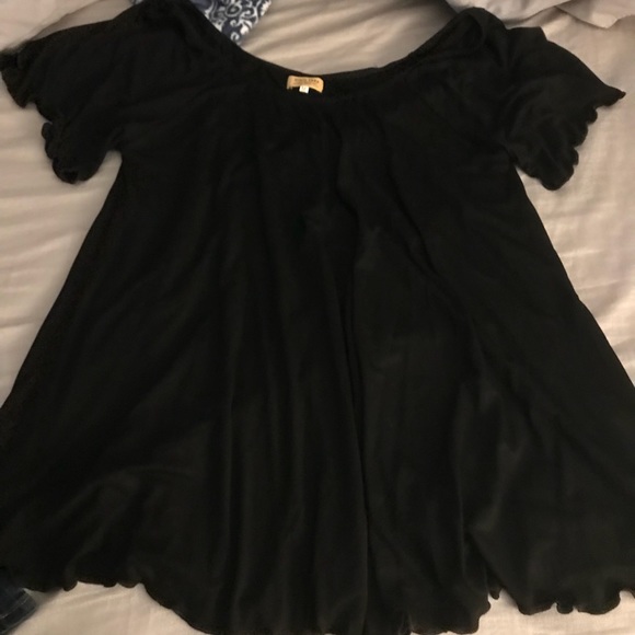 Off the shoulder piko top - Picture 1 of 1